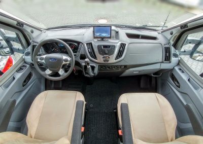 Innenraum eines Wohnmobils zur Miete bei Magia Wohnmobile in Rheinmünster – Führerraum